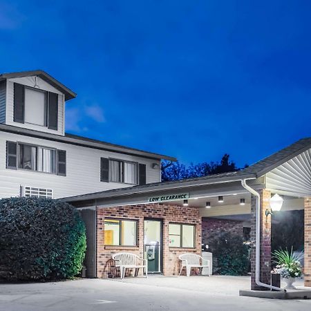 Hotel Super 8 By Wyndham Monroe Wi Esterno foto