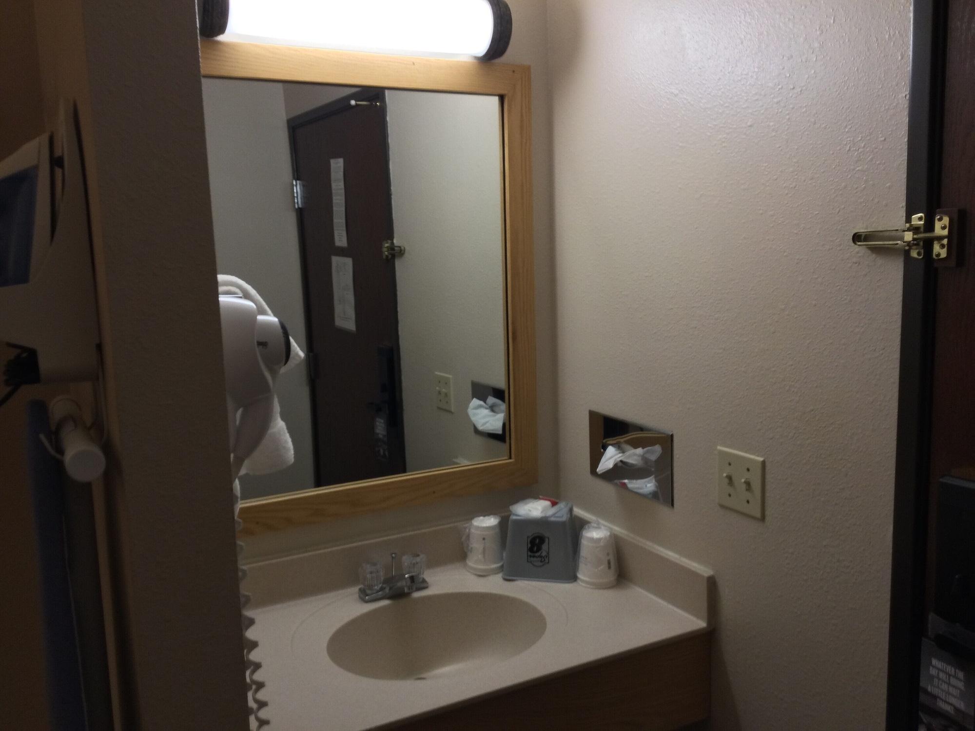 Hotel Super 8 By Wyndham Monroe Wi Esterno foto
