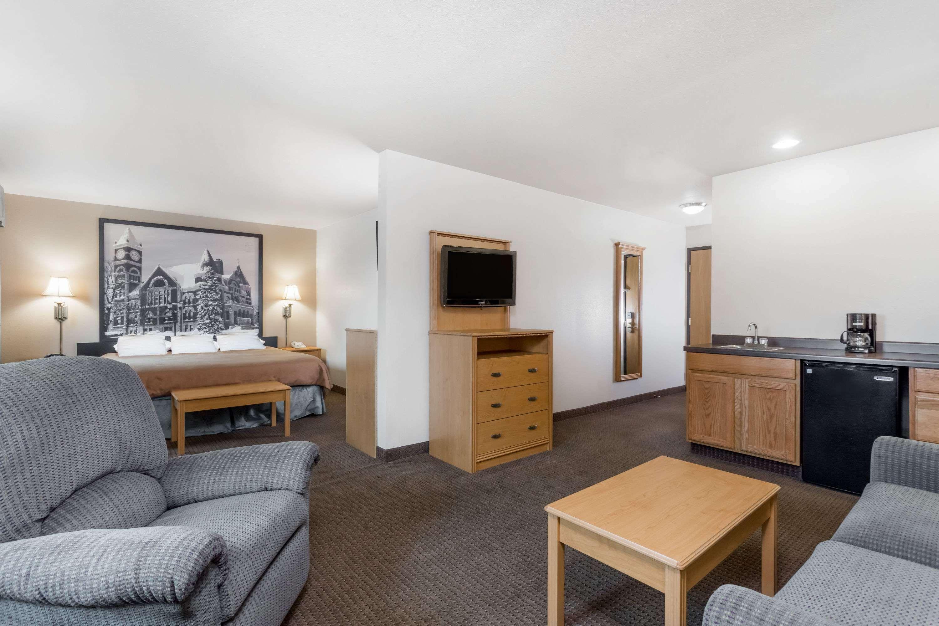 Hotel Super 8 By Wyndham Monroe Wi Esterno foto