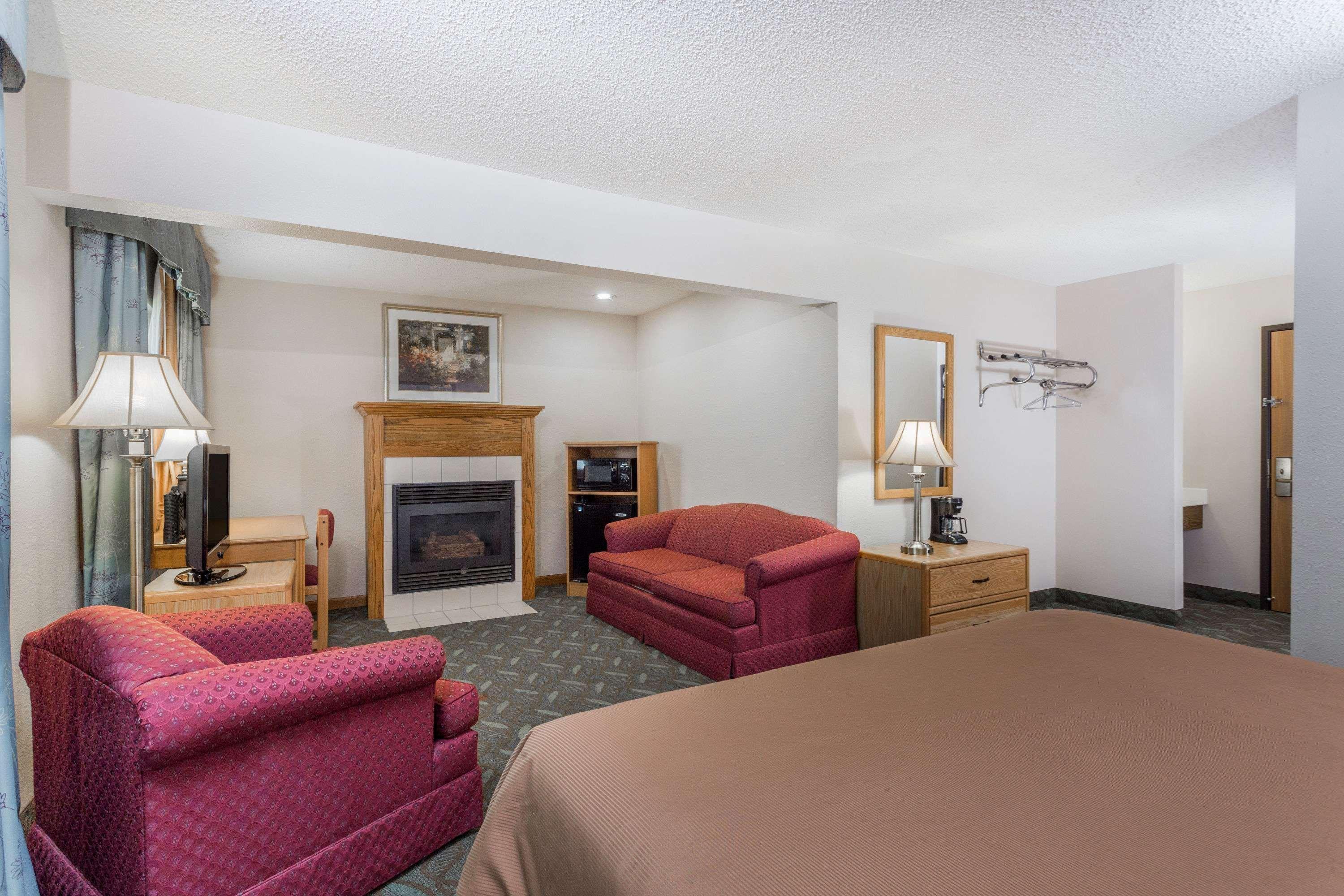 Hotel Super 8 By Wyndham Monroe Wi Esterno foto