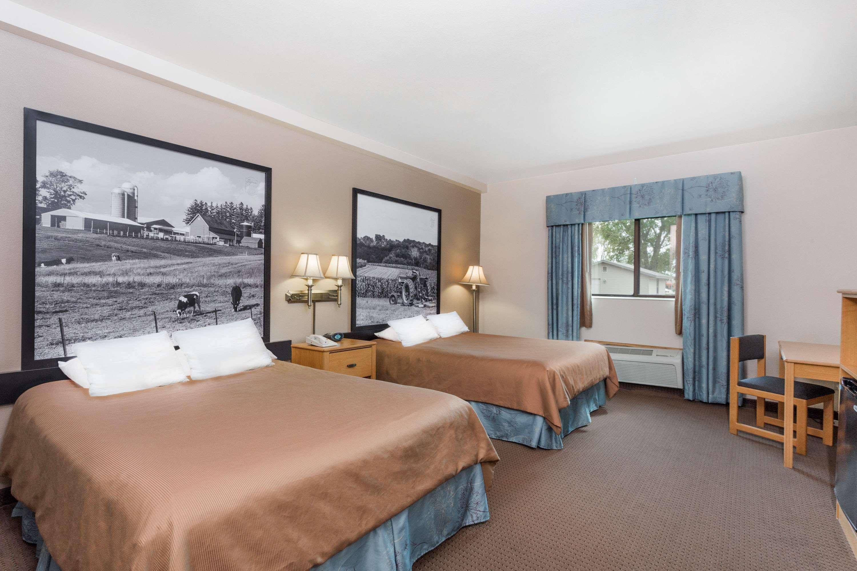 Hotel Super 8 By Wyndham Monroe Wi Esterno foto