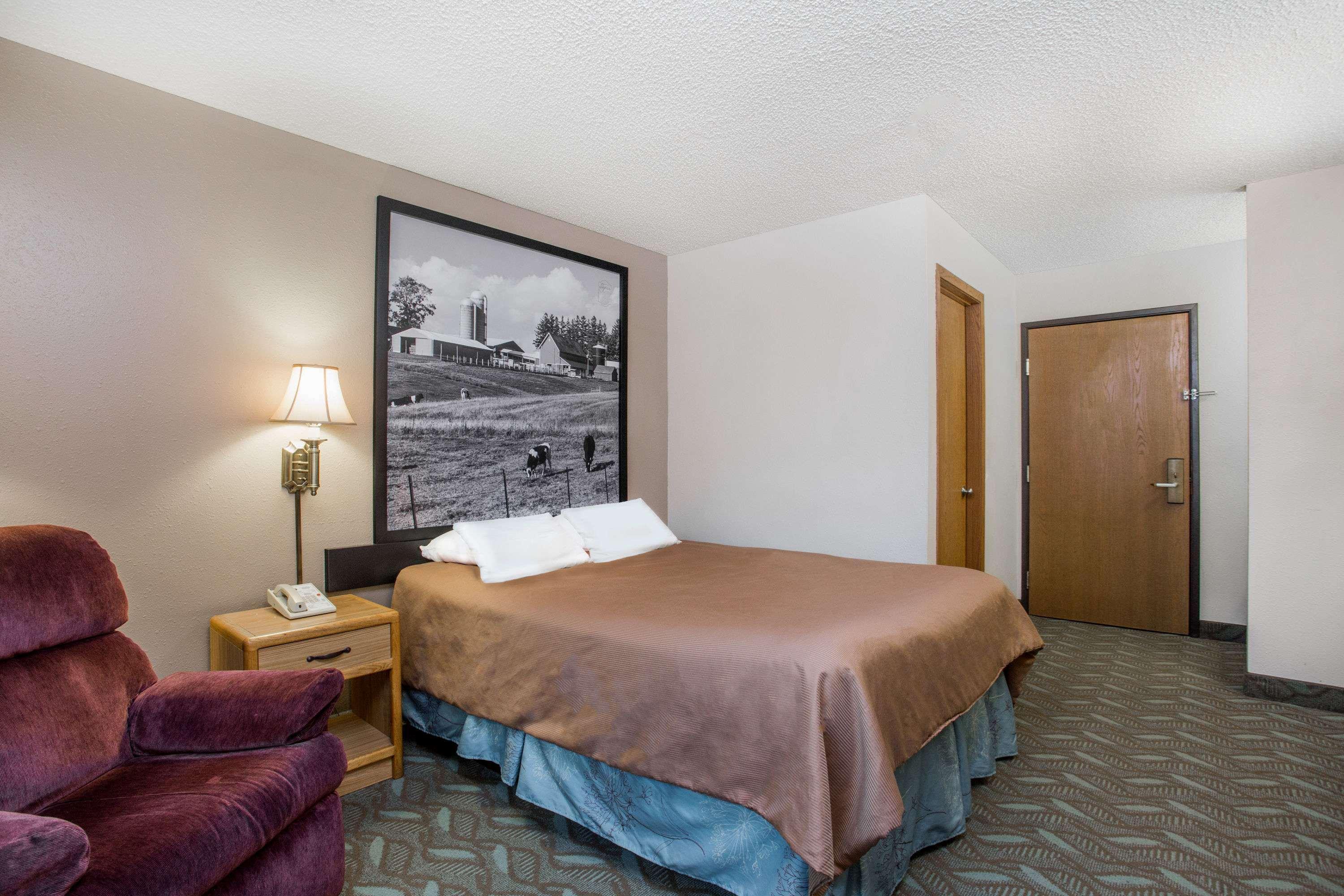 Hotel Super 8 By Wyndham Monroe Wi Esterno foto